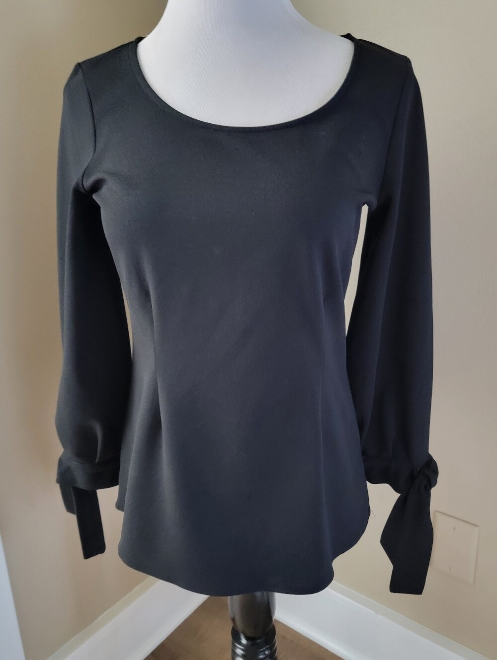 Sz. XS Ann Taylor Black Dress Shirt with Tie Sleeves